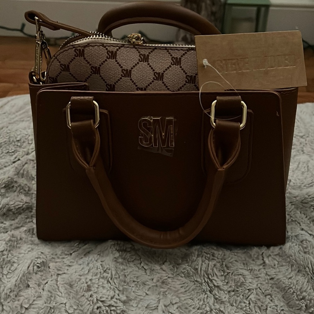 Nice small handbag, brown brand new with the tag.